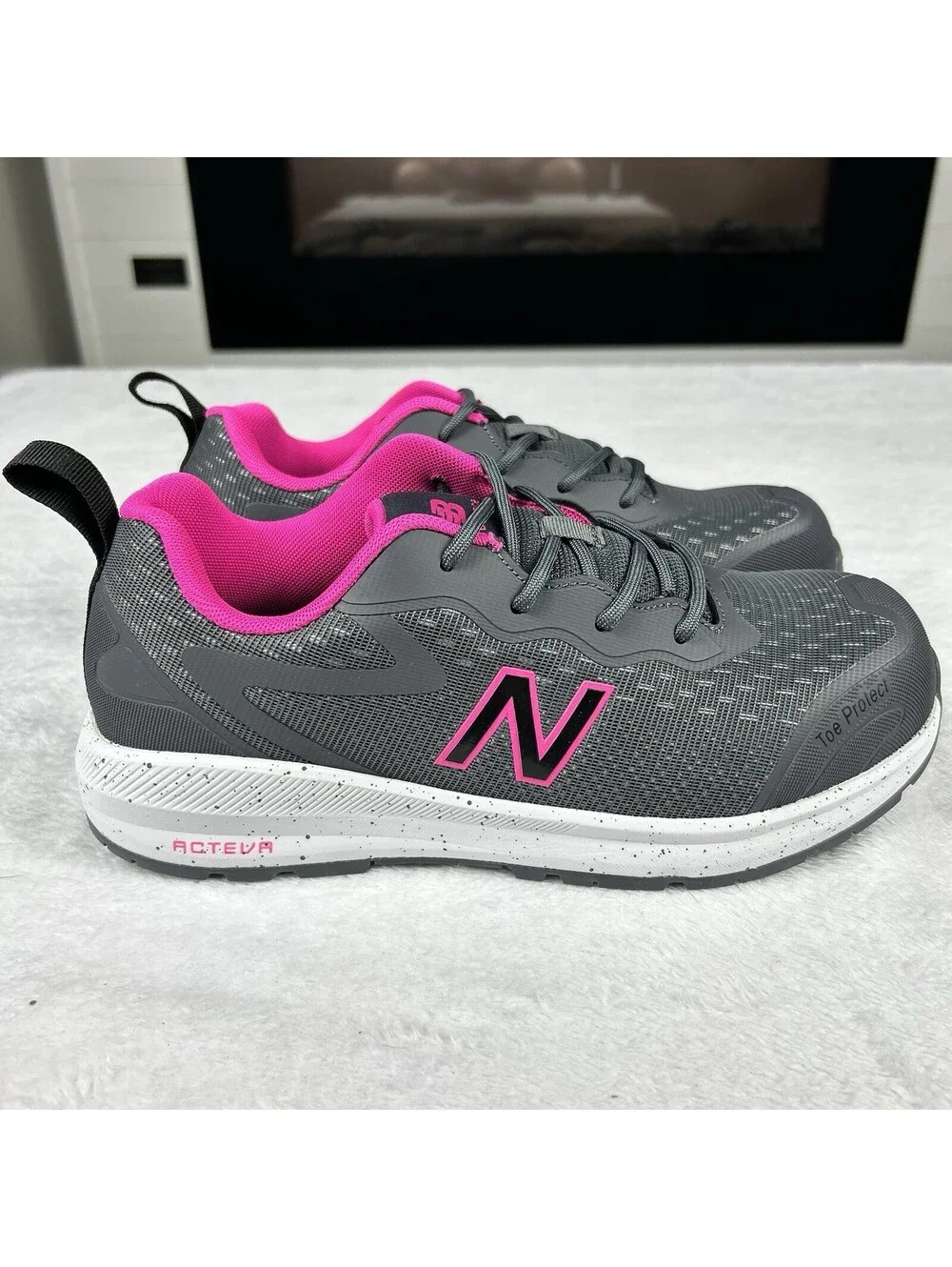 New Balance Women's Composite Toe Logic Industrial Shoes Size 7.5 Wide EH/PR New